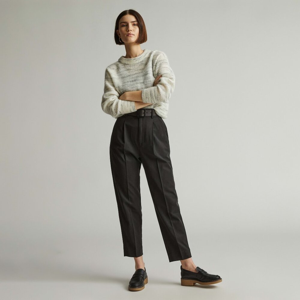 Everlane Women's Draper Tapered Pant in Buttersmooth in Black, Size 8